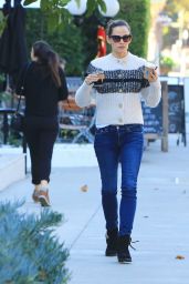 Jennifer Garner at the Local Coffee Shop in Brentwood 12/13/2017