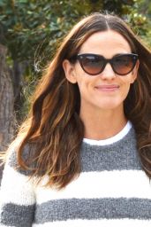 Jennifer Garner - Heads to Church for Service in Pacific Palisades, CA 12/10/2017