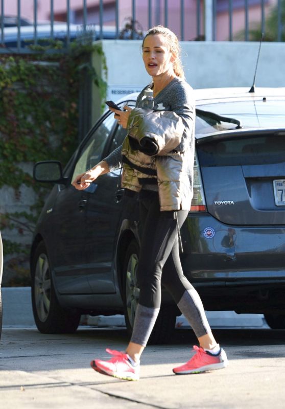 Jennifer Garner - Hits the Gym in Brentwood