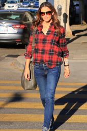 Jennifer Garner in Casual Attire - Afternoon Out in Los Angeles