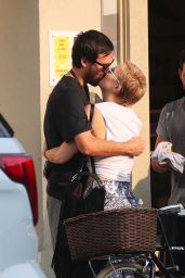 Kate Hudson and Her Boyfriend Danny Fujikawa in Santa Monica