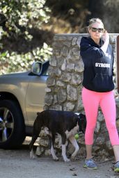 Kate Upton Hike in Beverly Hills 12/19/2017
