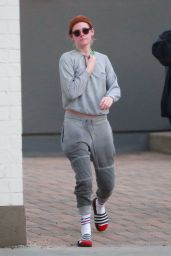 Kristen Stewart Shows Off Her Tummy - Leaves a Spa in Los Angeles