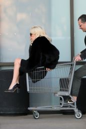 Lady Gaga - Shopping Cart Ride in Malibu 12/21/2017