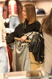 LeAnn Rimes - Shopping in Aspen 12/20/2017