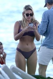 Natasha Oakley in Bikini - Beach in Miami 12/11/2017