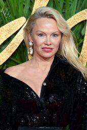 Pamela Anderson – Fashion Awards 2017 in London
