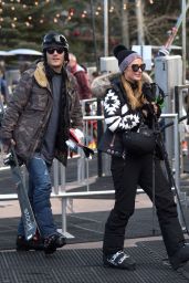 Paris Hilton and Her Boyfriend Head to go Skiing in Aspen
