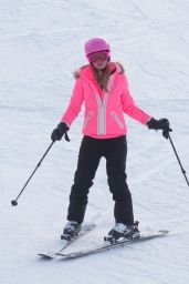 Paris Hilton go Skiing in Aspen
