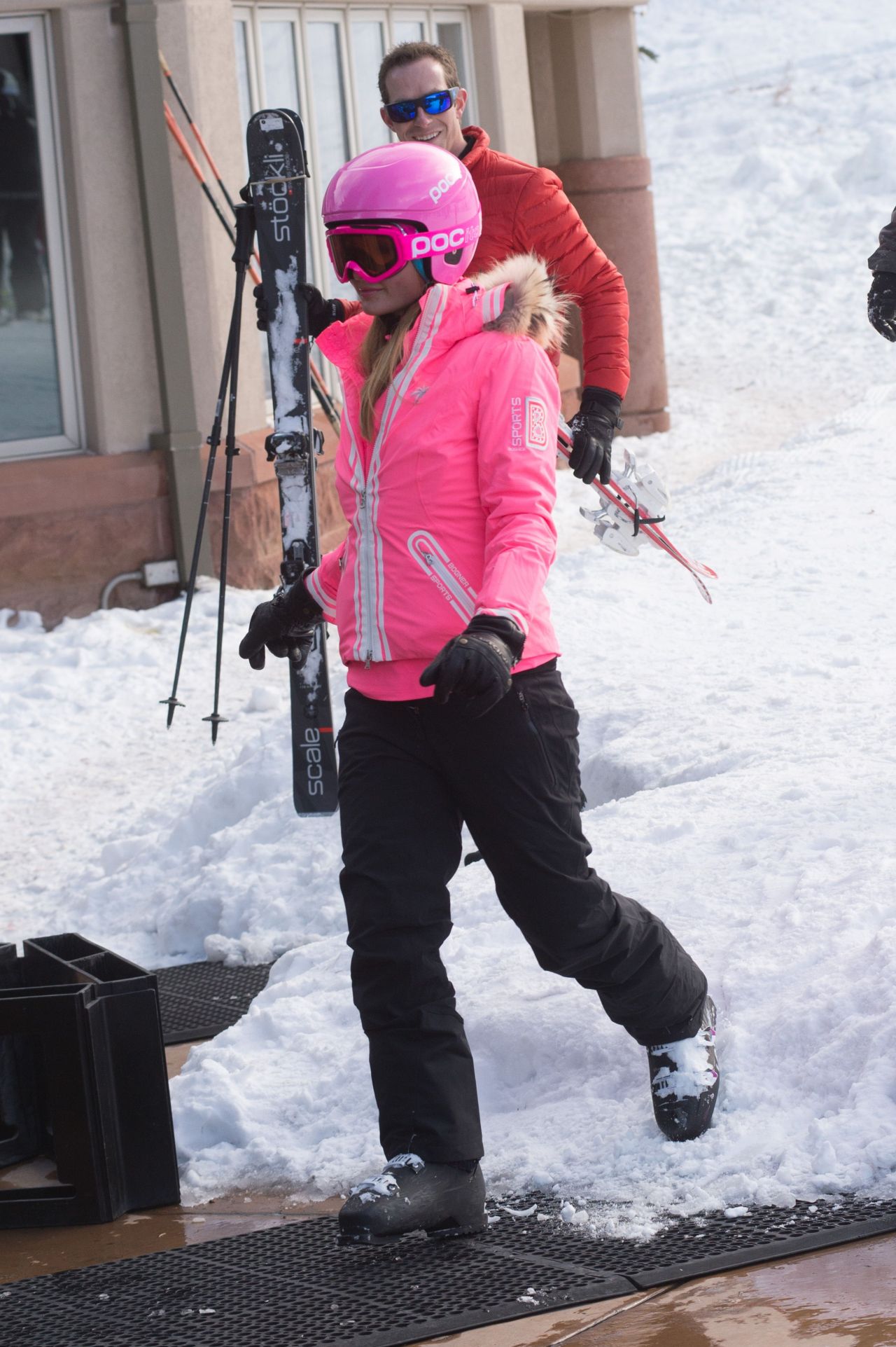 Paris Hilton go Skiing in Aspen • CelebMafia