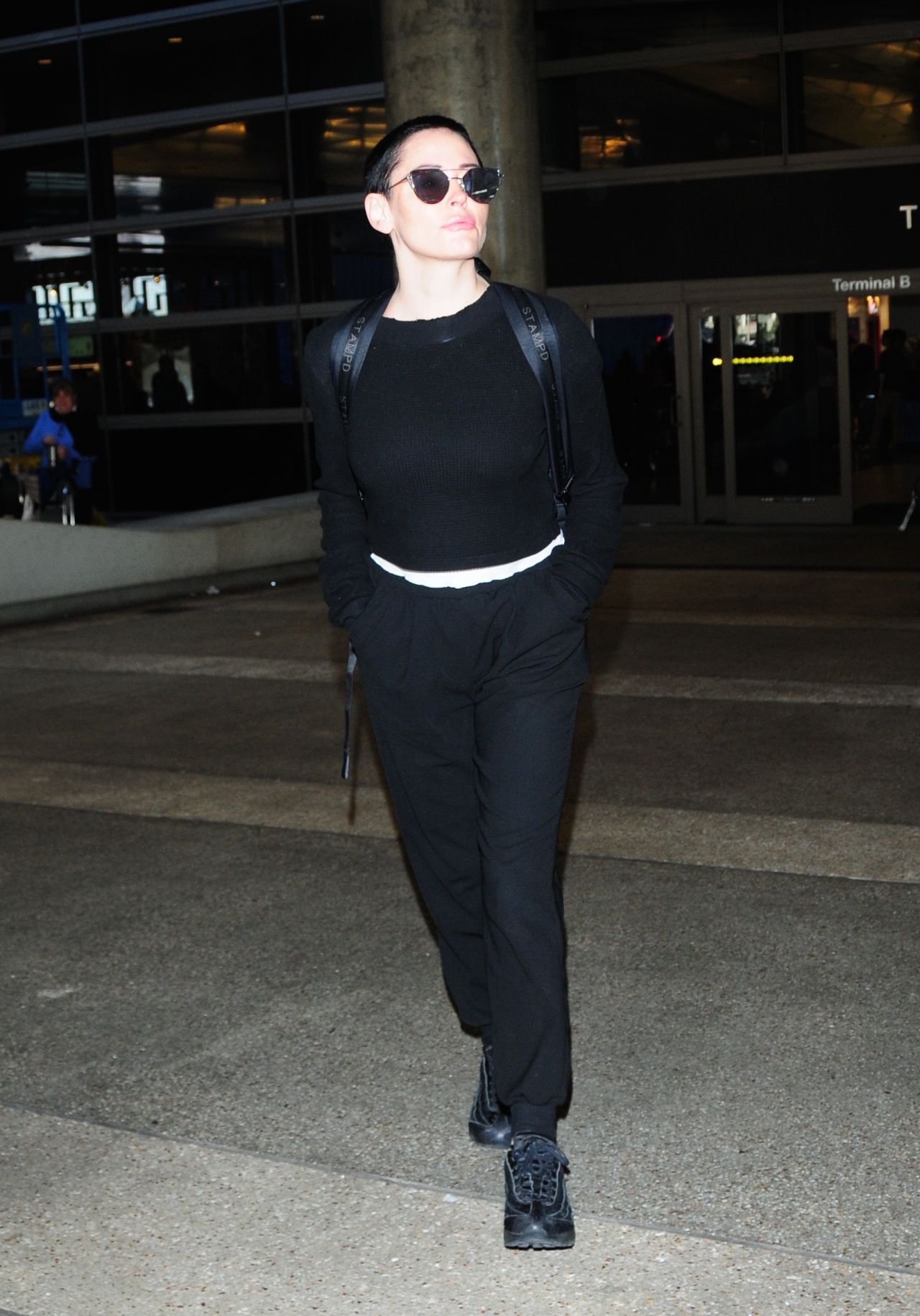 Rose McGowan at LAX International Airport in Los Angeles 12/04/2017