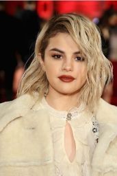 Selena Gomez – Fashion Awards 2017 in London