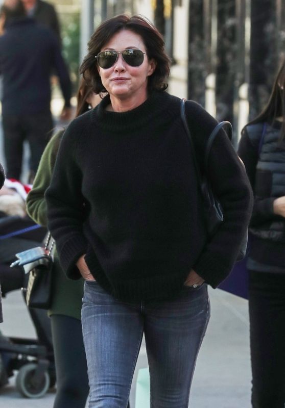 Shannen Doherty Christmas Shopping With Mom in LA