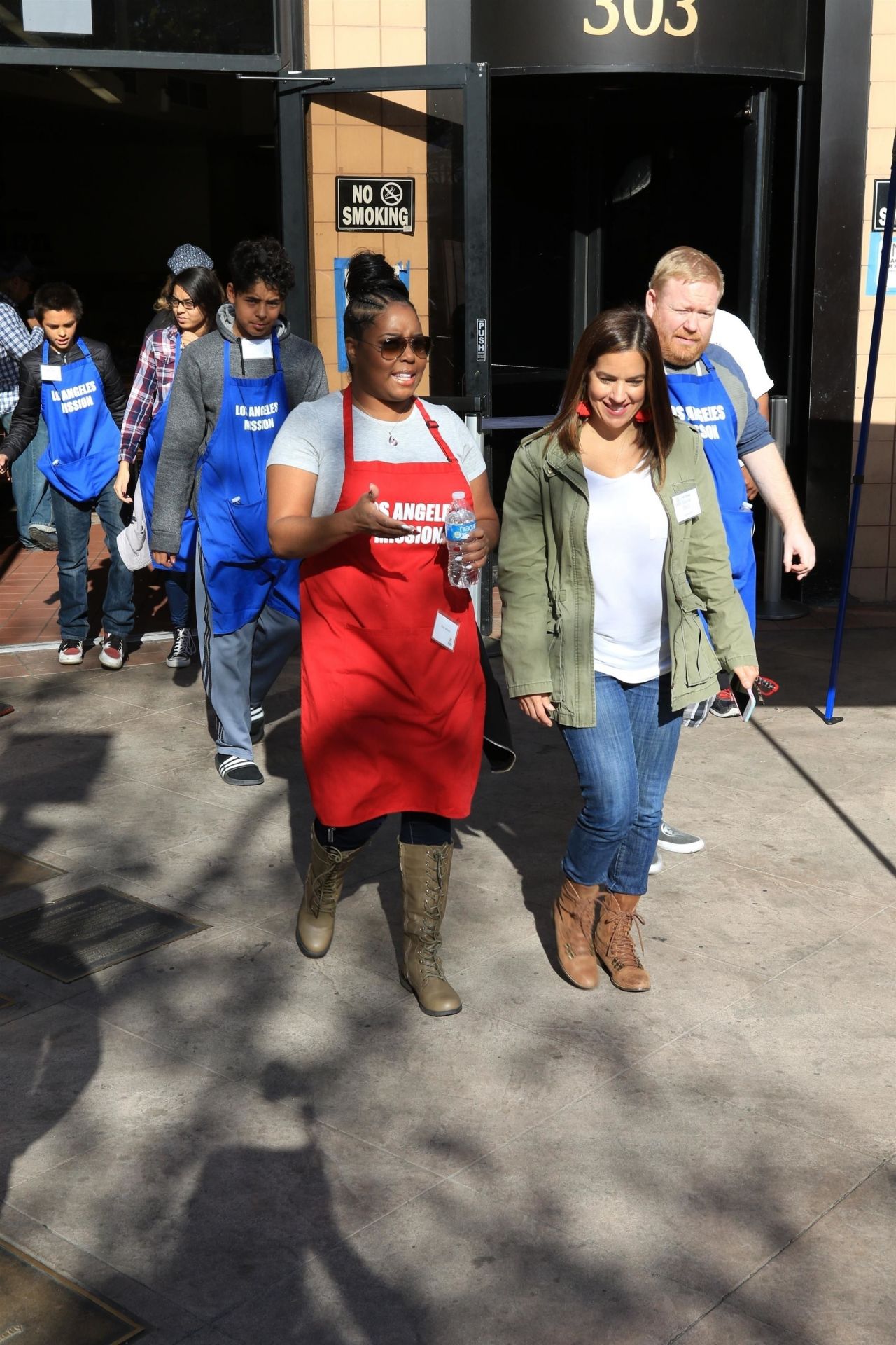 Shar Jackson – Los Angeles Mission Serves Christmas to the Homeless