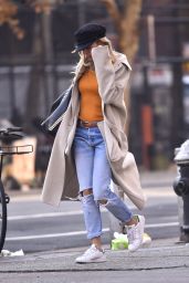 Sienna Miller Street Style - New York City 12/03/2017