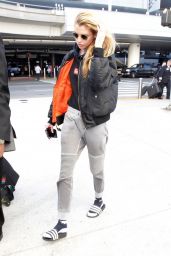 Stella Maxwell Street Style - Arrives at LAX Airport 