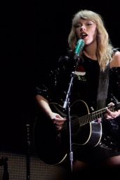 Taylor Swift – Z100’s iHeartRadio Jingle Ball 2017 in NYC