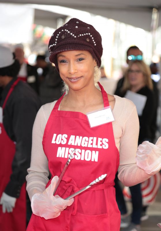 Trina McGee – Los Angeles Mission Serves Christmas to the Homeless