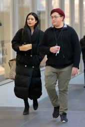 Vanessa Hudgens - Carries Her Lunch on the Set of "Second Act" at World Trade Center in NYC