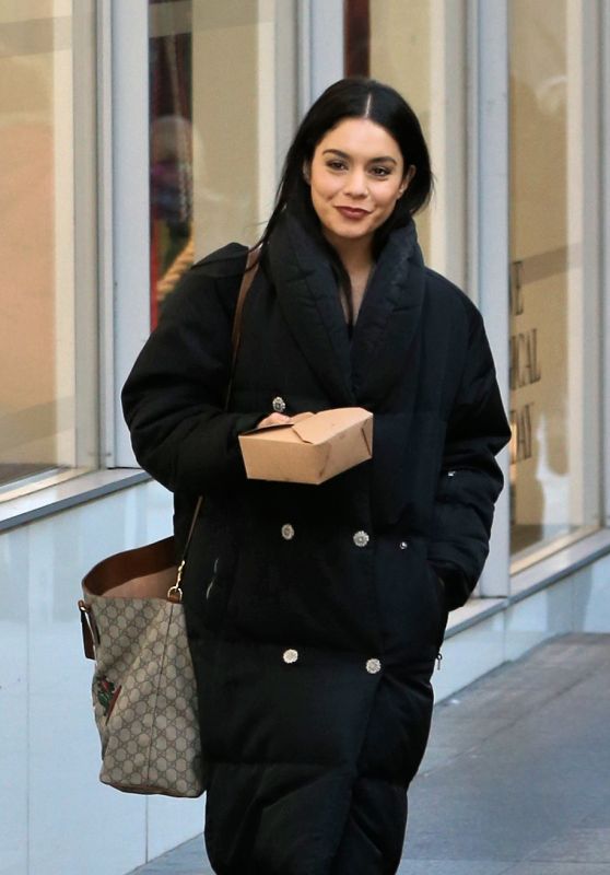 Vanessa Hudgens - Carries Her Lunch on the Set of "Second Act" at World Trade Center in NYC