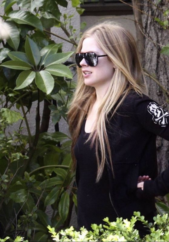 Avril Lavigne Leaving a Studio in Los Angeles