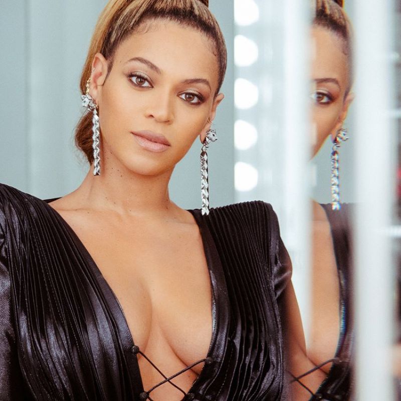 http://celebmafia.com/wp-content/uploads/2018/01/beyonce-photoshoot-before-attending-pre-grammy-2018-party-in-nyc-1.jpg