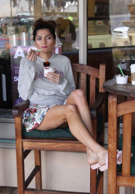 Blanca Blanco - Gets Ice Cream in Malibu