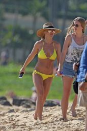  Britney Spears in a Yellow Bikini in Hawaii