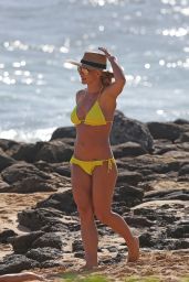  Britney Spears in a Yellow Bikini in Hawaii