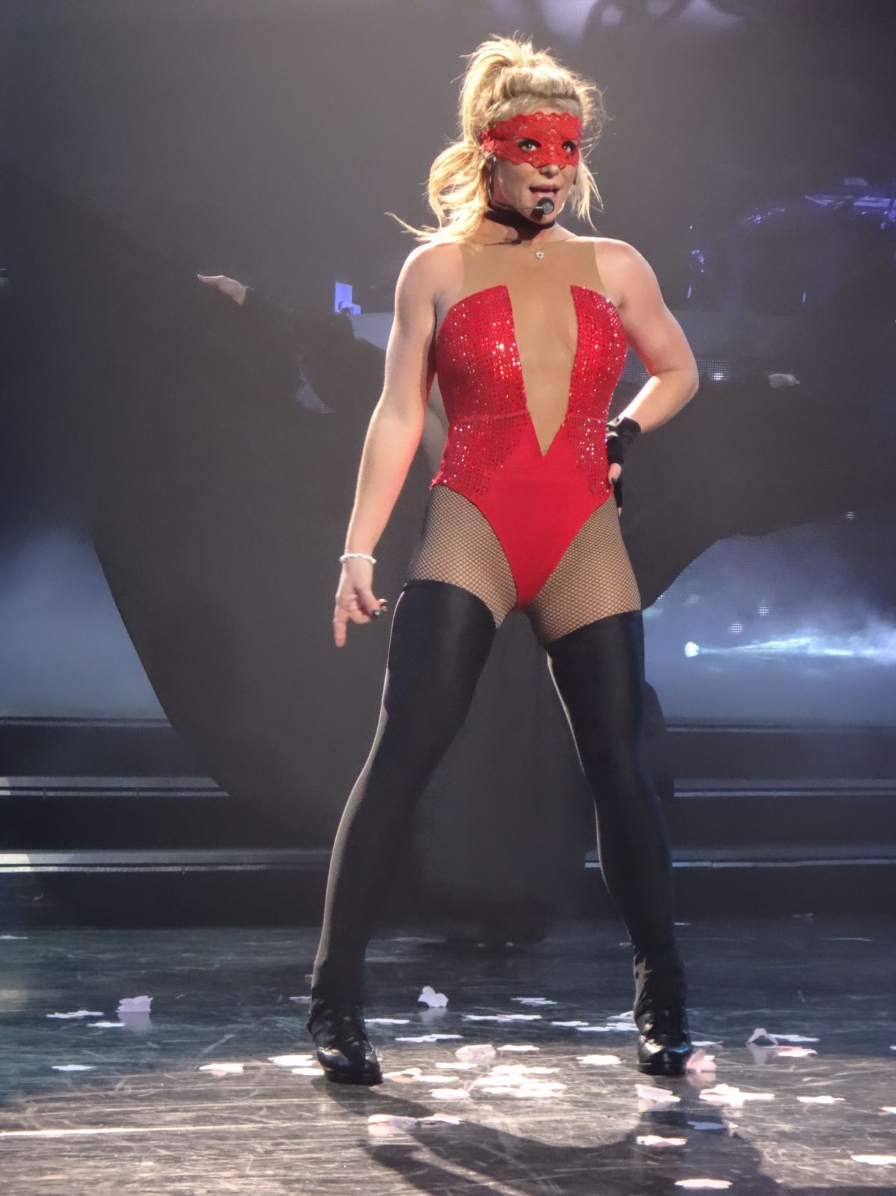 https://celebmafia.com/wp-content/uploads/2018/01/britney-spears-performs-at-the-axis-at-planet-hollywood-in-las-vegas-13.jpg