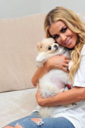 Carmen Electra - Playing With Her Dog Rocky