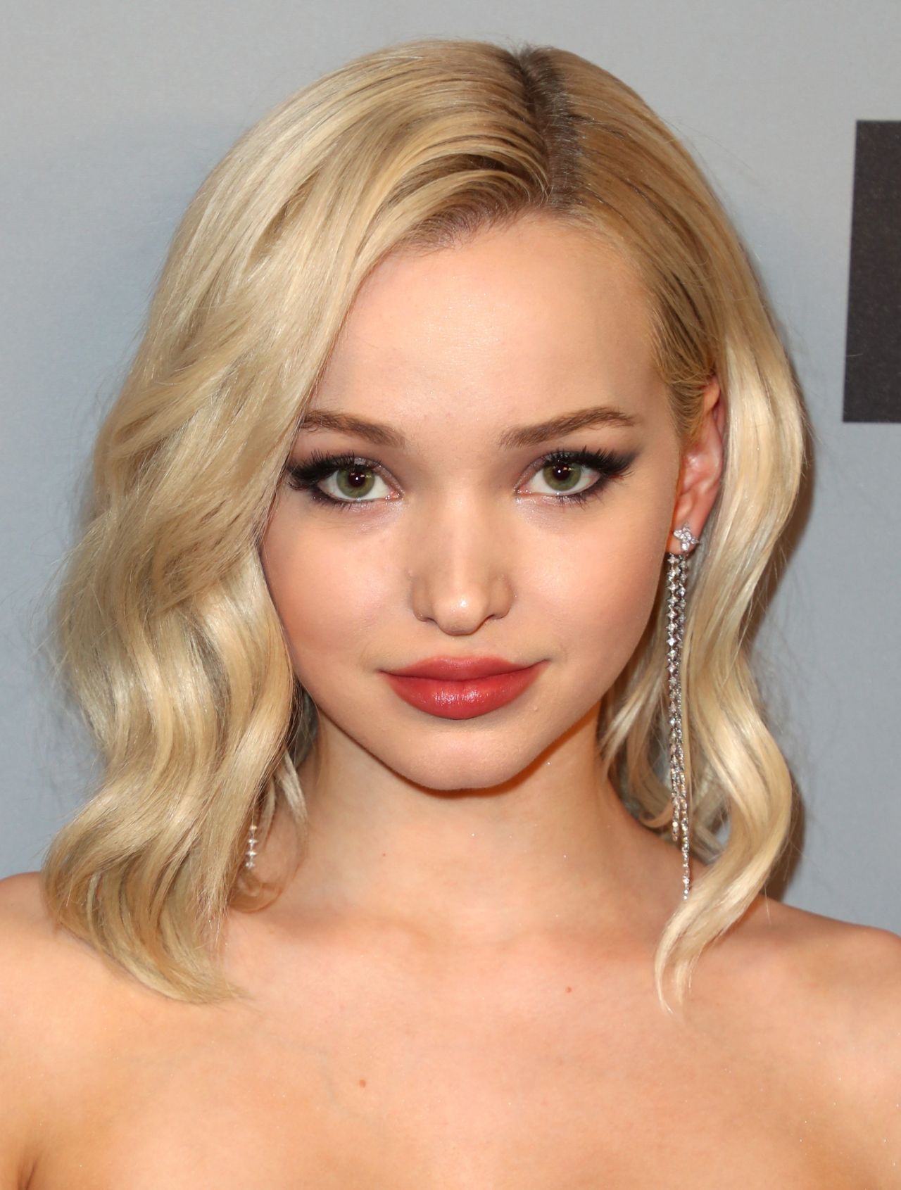 Dove Cameron Messy Hair