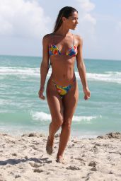 Erika Wheaton Shows Off Her Bikini Body - Beach in Miami 01/12/2018