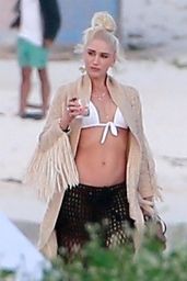 Gwen Stefani With Luke Bryan in Playa del Carmen