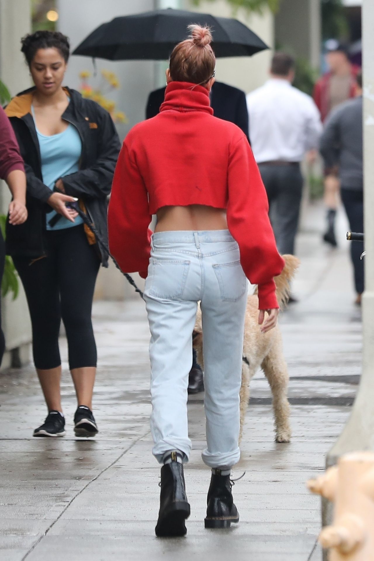 Hailey Baldwin in Urban Outfit Out for a Coffee in Los Angeles • CelebMafia