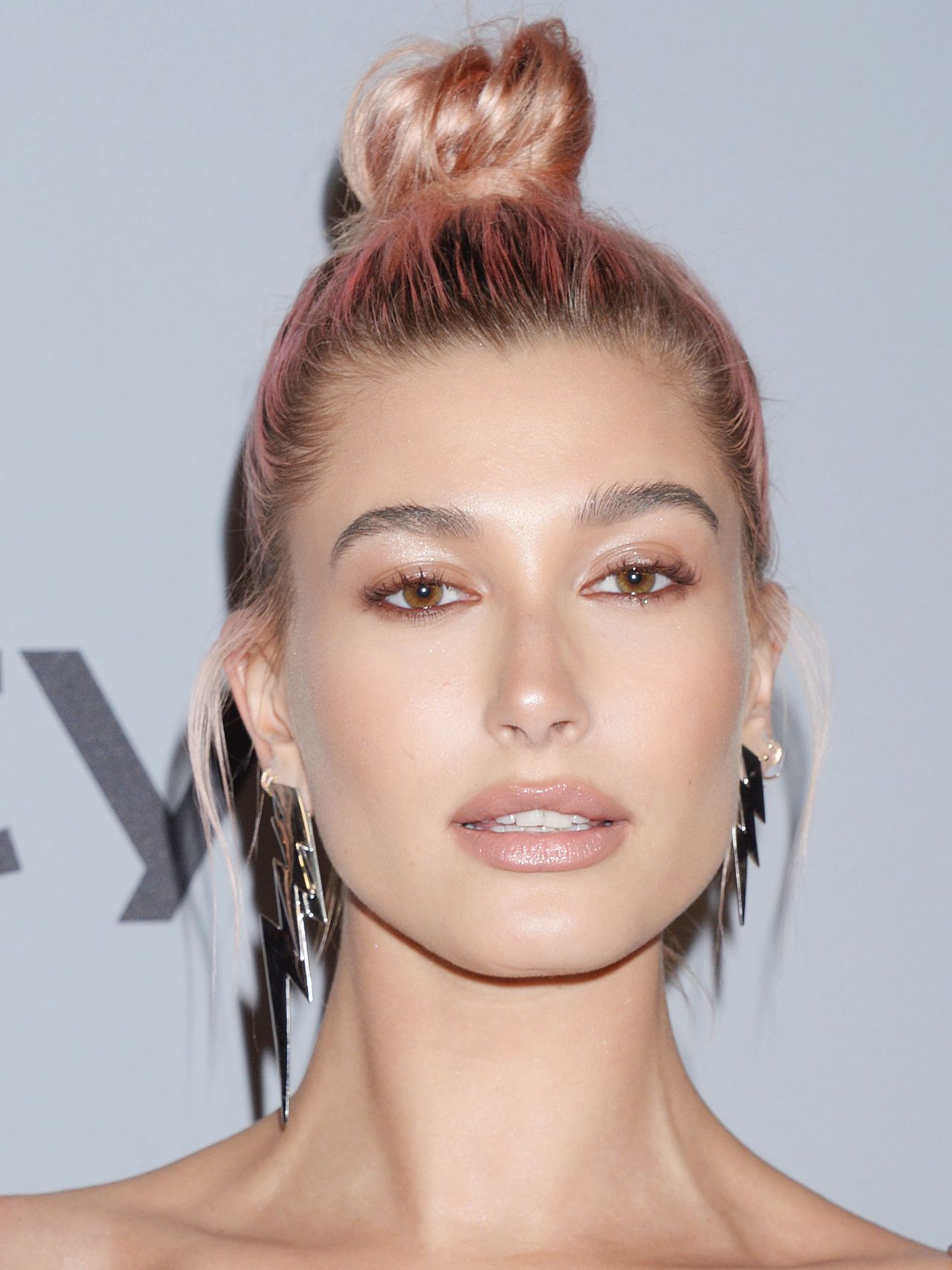 Hailey Baldwin – InStyle and Warner Bros Golden Globes 2018 After Party