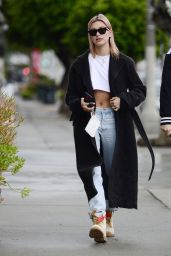 Hailey Baldwin Street Fashion - Out in Los Angeles, CA 01/09/2018