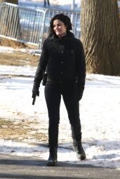 Jaimie Alexander -Filming "Blindspot" in Astoria Park, Queens,