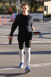 Jennifer Garner - Gets Coffee After Her Morning Workout in Brentwood