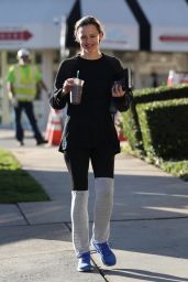 Jennifer Garner - Gets Coffee After Her Morning Workout in Brentwood