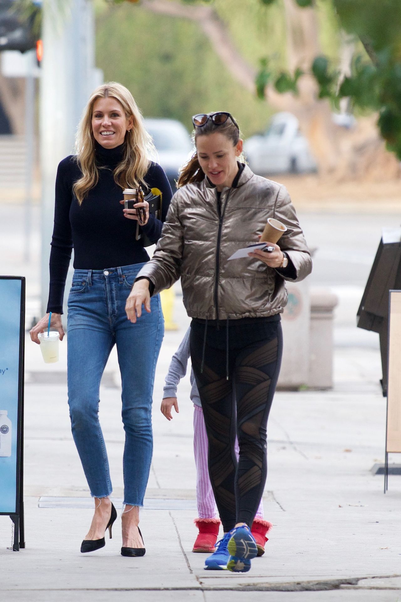 Jennifer Garner Morning Coffee in Brentwood • CelebMafia