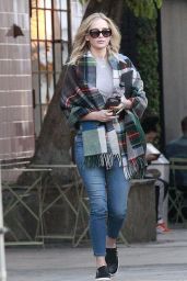 Jennifer Lawrence in Casual Outfit Out in Los Angeles