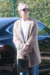 Jennifer Lawrence in Casual Outfit Shopping in Beverly Hills