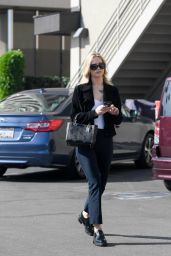 Jennifer Lawrence - Leaves an Office Building in LA