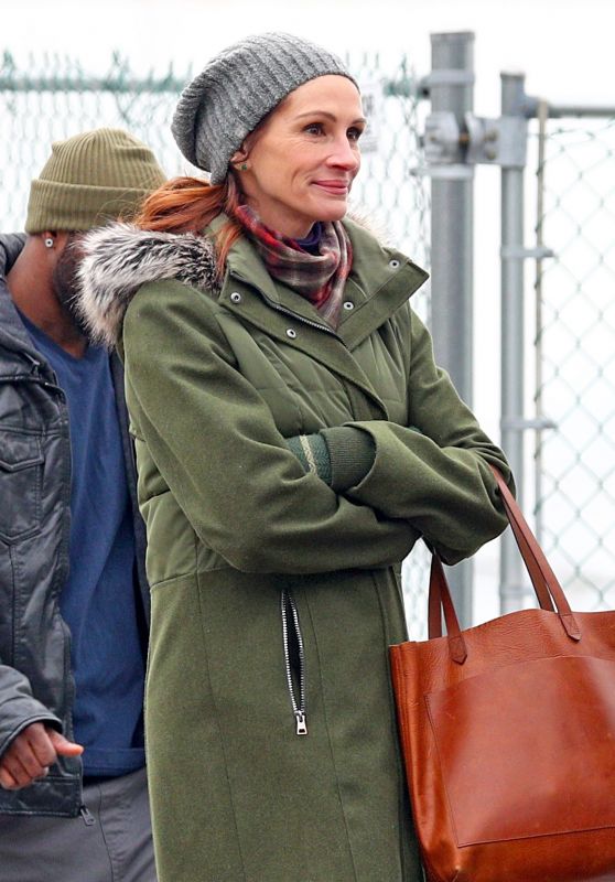 Julia Roberts and Lucas Hedges Filming "Ben Is Back" in Yonkers, NY