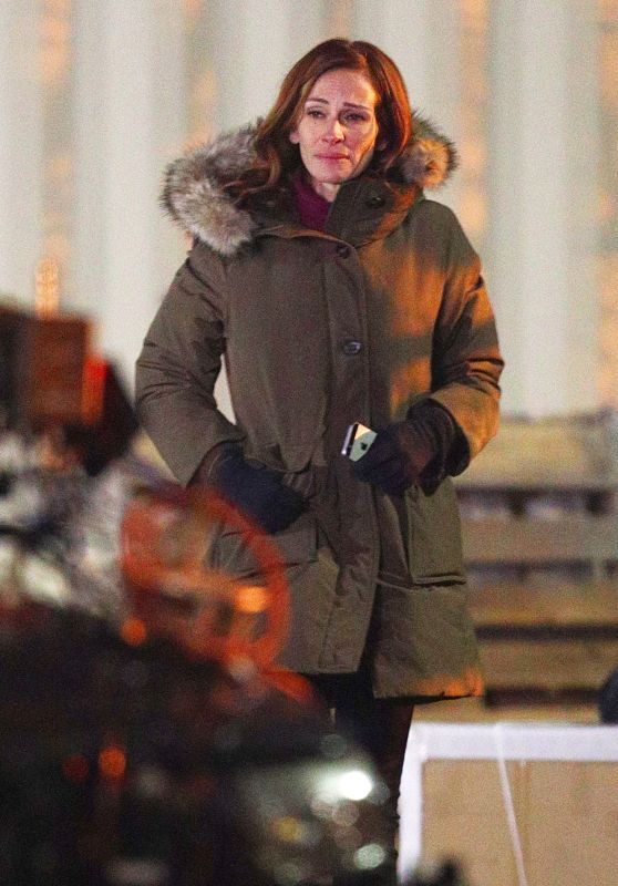 Julia Roberts - "Ben Is Back" Filming in the Bronx