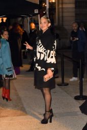 Kate Hudson arrives at Valentino Fashion Show in Paris 01/24/2018