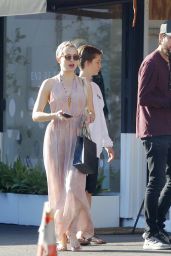 Kate Hudson - Goes for Lunch and Shopping with Danny Fujikawa in Brentwood