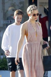 Kate Hudson - Goes for Lunch and Shopping with Danny Fujikawa in Brentwood