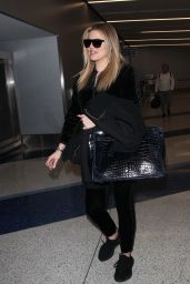 Khloe Kardashian at LAX Airport in Los Angeles 01/28/2018